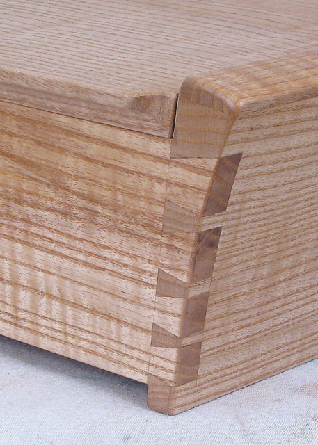 Front Right Dovetail Detail